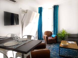Beautifully bright apartment in Old Town St Tropez Apartment in Saint-Tropez