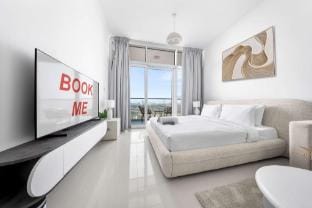 Stayshort - Damac Hills sleeps 2 near Golf Courses Apartment in Dubai