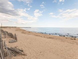 Stylish Beachside Stay, Cap dAgde Apartment in Agde
