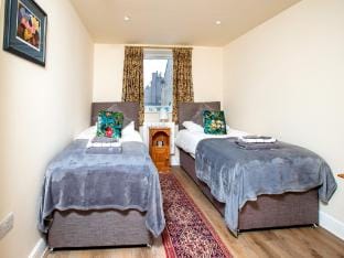 Bright apartment with patio garden, No Deposit Apartment in Skipton