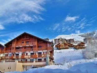 Ski  Stay 3BR Convenience Apartment in Les Deux Alpes