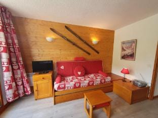Alpine Escape with Terrace Apartment in Les Deux Alpes