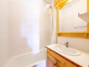 Apartment in Saint-Sorlin with Mountain Views Apartment in Saint-Sorlin-d'Arves