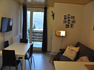 Family-Friendly Alpine Base Apartment in Les Deux Alpes