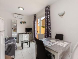 Stylish Stay by the Sea Apartment in Agde