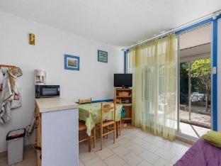 Cozy Stay Near the Beach Apartment in Agde