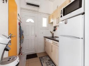 Stylish 2-Bedroom Retreat in Agde Apartment in Agde