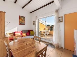 Stylish 2-Bedroom Retreat in Agde Apartment in Agde