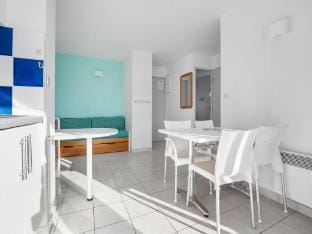 Apartment with Pool Access, Agde Apartment in Agde