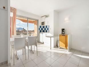 Apartment with Pool Access, Agde Apartment in Agde