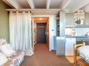 Apartment with Ski Access Apartment in Provence