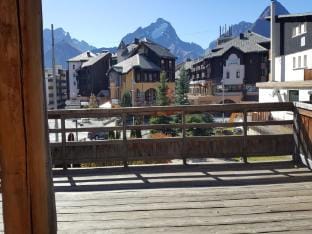 Modern Retreat for 8 Guests Apartment in Les Deux Alpes