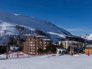 Cozy Alpine Escape Near Slopes Apartment in Les Deux Alpes