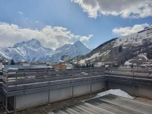 Cozy Alpine Escape Near Slopes Apartment in Les Deux Alpes