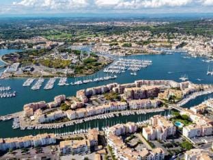 Beachside Apartment with Pool Apartment in Agde