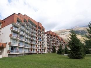 Snowy Escape with a View Apartment in Les Deux Alpes