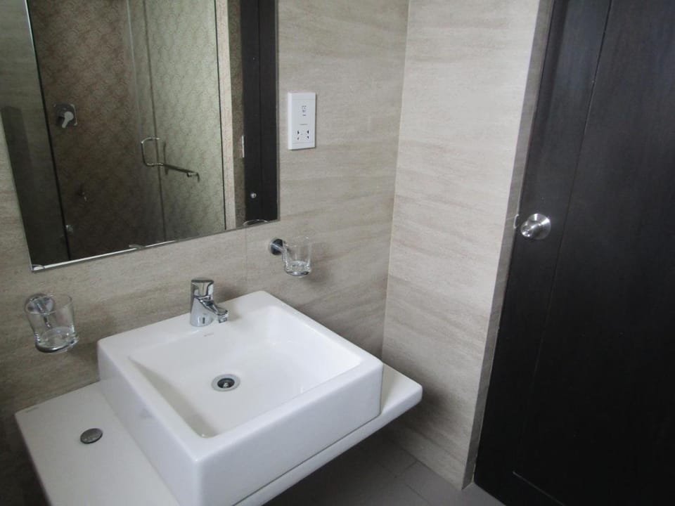 SKYLINE SUITE Penthouse at The Highness Rajagiriya Apartment in Western Province