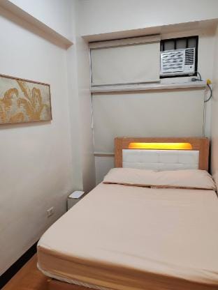 Charming 2BR Condo in Cambridge with WIFI, Smart TV Apartment in Pasig