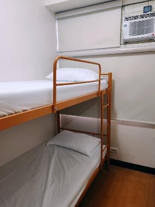 Charming 2BR Condo in Cambridge with WIFI, Smart TV Apartment in Pasig