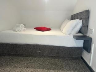 Kick back relax stylish space with balcony Apartment in Nottingham