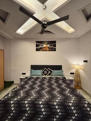 Vista Kove Flat - 212, Crown Mall Apartment in Uttar Pradesh