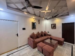 Vista Kove Flat - 212, Crown Mall Apartment in Uttar Pradesh