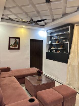 Vista Kove Flat - 212, Crown Mall Apartment in Uttar Pradesh