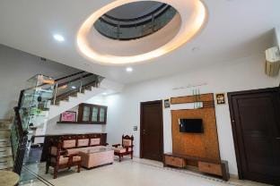 Luxury Modern 6BHK- Posh Locality, Garden, Terrace Vacation rental in Jaipur