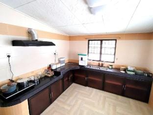 P.U.T.I.H Ipoh SaltWater Pool BBQ 5Bed4Bath 19pax Vacation rental in Ipoh