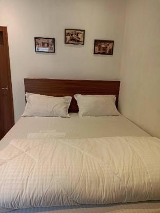 Orange Bricks Boutique Guest House (11 rooms)   -Park Street -  New Market. Vacation rental in Kolkata