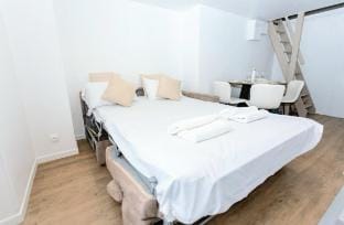 République Chic comfort in the heart of the Marais Vacation rental in Paris