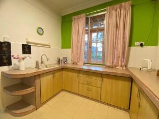 Eden Residence Bukit Beruang 4BR 11Pax - BigGarden Vacation rental in Malacca