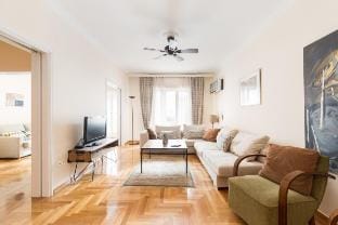 Irodotou aristocratic central apartment. Vacation rental in Athens