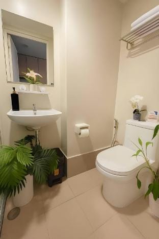 Baguio City Condo w/ View of Pine Trees, Near SM Vacation rental in Baguio