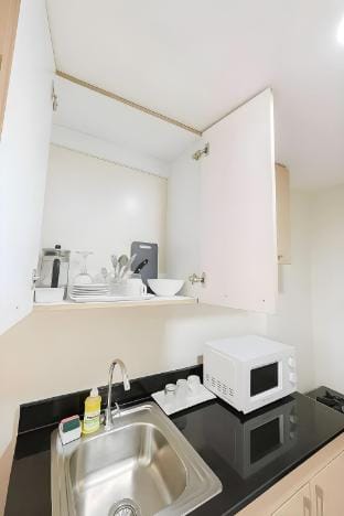 Baguio City Condo w/ View of Pine Trees, Near SM Vacation rental in Baguio