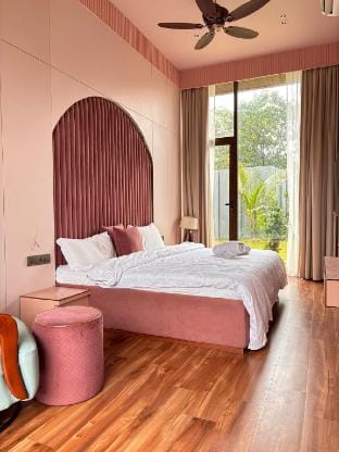 Rose Gold Stay Luxury Villa with Pool & ScenicView Vacation rental in Lonavla