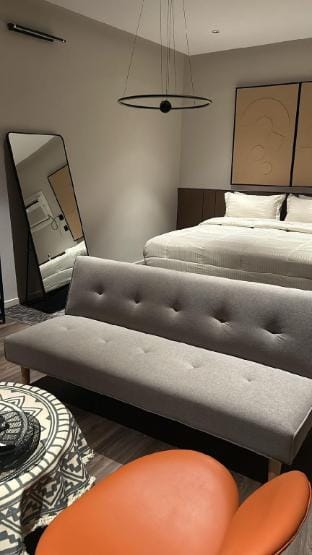 studio with master bed and sitting area Vacation rental in Saudi Arabia