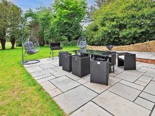 Manor Retreat near Milton Keynes with Hot Tub Vacation rental in Aylesbury Vale