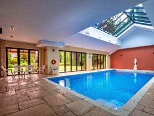 Cottage in Cotswolds with Private Pool Access Vacation rental in West Oxfordshire District
