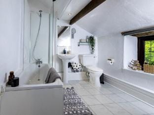 Cottage in Hawkshaw with Countryside Views Vacation rental in Rossendale