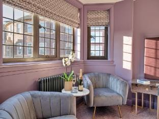 Townhouse in Nottingham with Rooftop Hot Tub Vacation rental in Nottingham