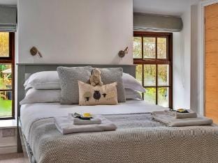 Cottage in Snowdonia with Private Hot Tub Vacation rental in Bro Machno