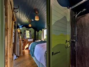 Shepherds Hut on Llyn Peninsula near Snowdonia Vacation rental in Wales