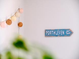 House in Porthleven near the Harbour  Beach Vacation rental in Porthleven