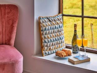 Cottage in Snowdonia with Hot Tub  Views Vacation rental in Bro Machno