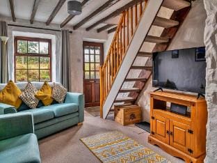 Cottage in Snowdonia with Hot Tub  Views Vacation rental in Bro Machno