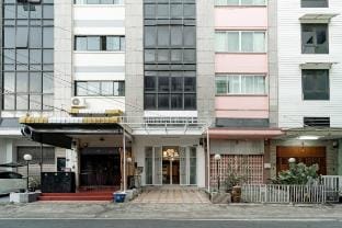 Designer home | 600m BTS Thonglor | Heart of City Vacation rental in Bangkok