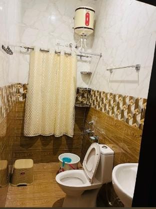 Vin’s Villa & Caffe | 2 Rooms | Mountain View. Vacation rental in Punjab, India