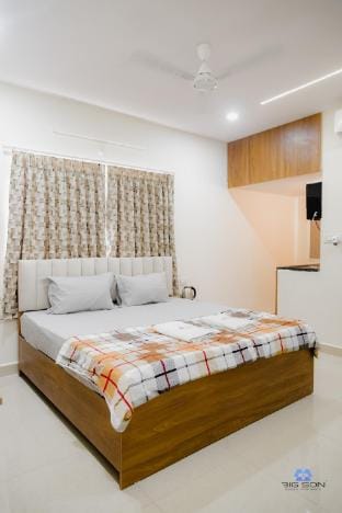 Downtown Escape Studio. Vacation rental in Hyderabad