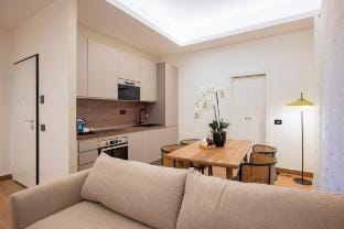 Duomo Luca Stay Luxury Suite 104 with Balconies Vacation rental in Milan